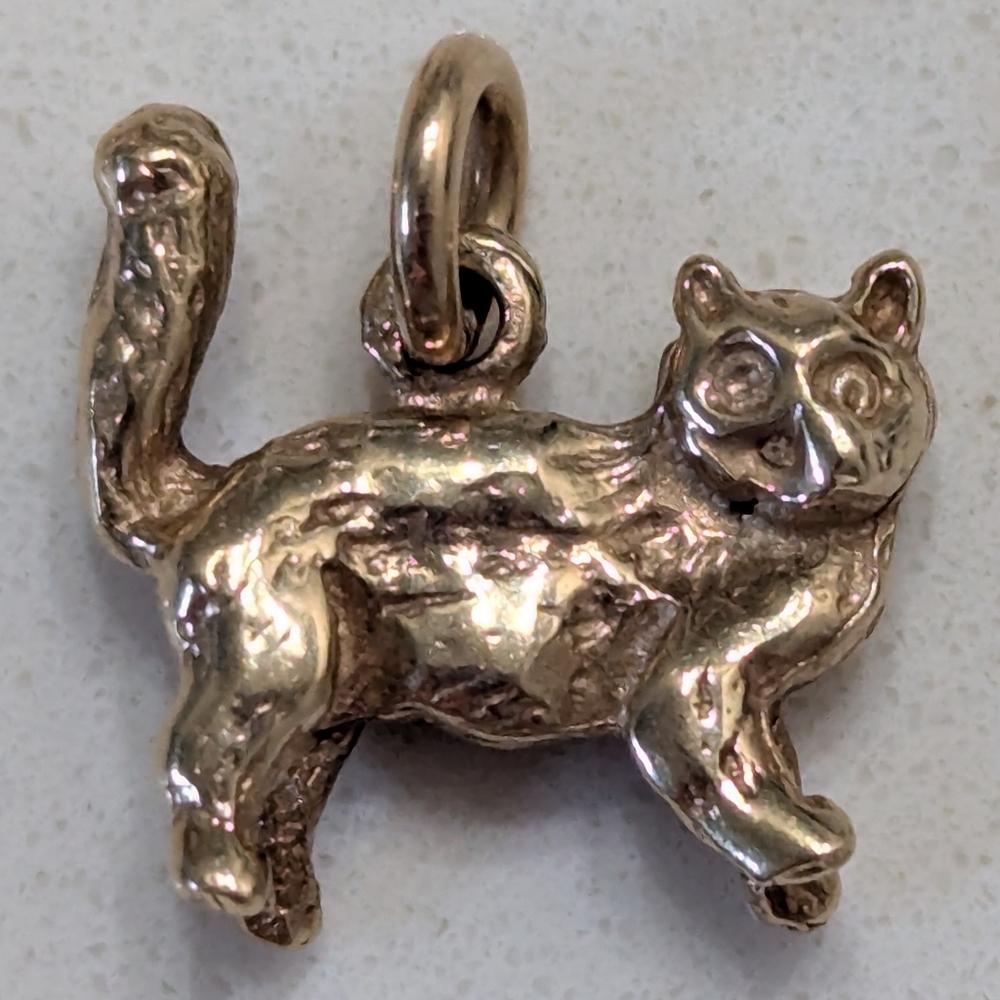 Solid Gold Cat Pendant - Picture 4 of 6